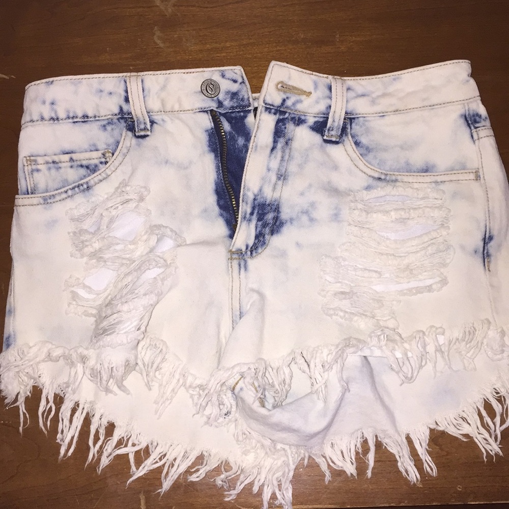 SOLD || Forever 21 High Waisted Frayed Shorts